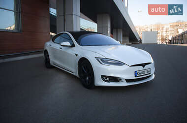Лифтбек Tesla Model S 2017 в Киеве