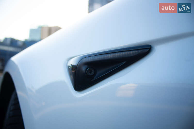 Лифтбек Tesla Model S 2017 в Киеве