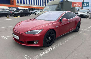 Лифтбек Tesla Model S 2015 в 