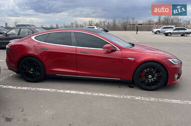 Лифтбек Tesla Model S 2015 в 