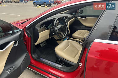 Лифтбек Tesla Model S 2015 в 