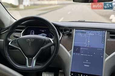 Лифтбек Tesla Model S 2012 в 
