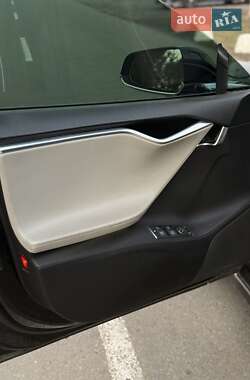 Лифтбек Tesla Model S 2012 в 