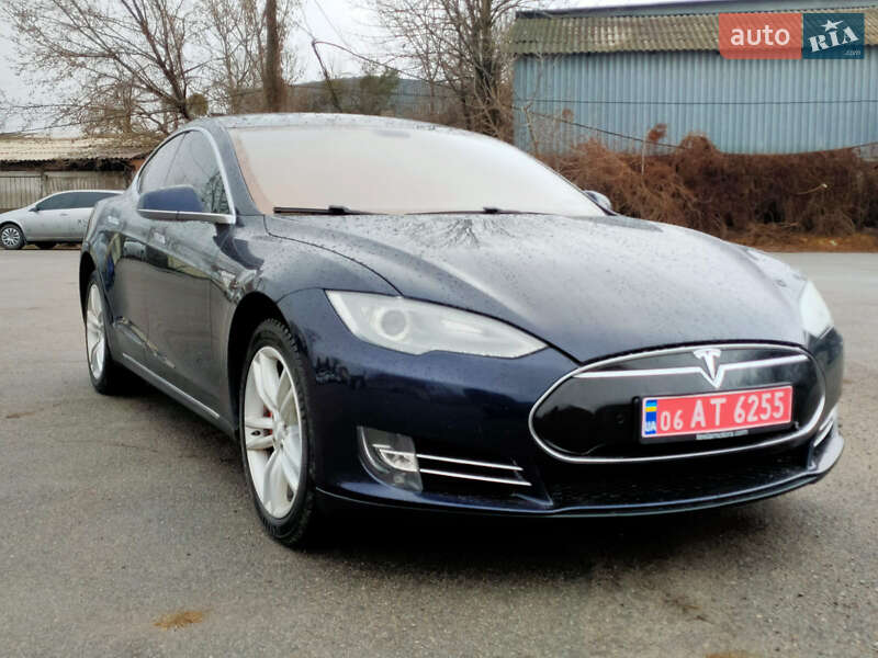 Лифтбек Tesla Model S 2014 в Звягеле