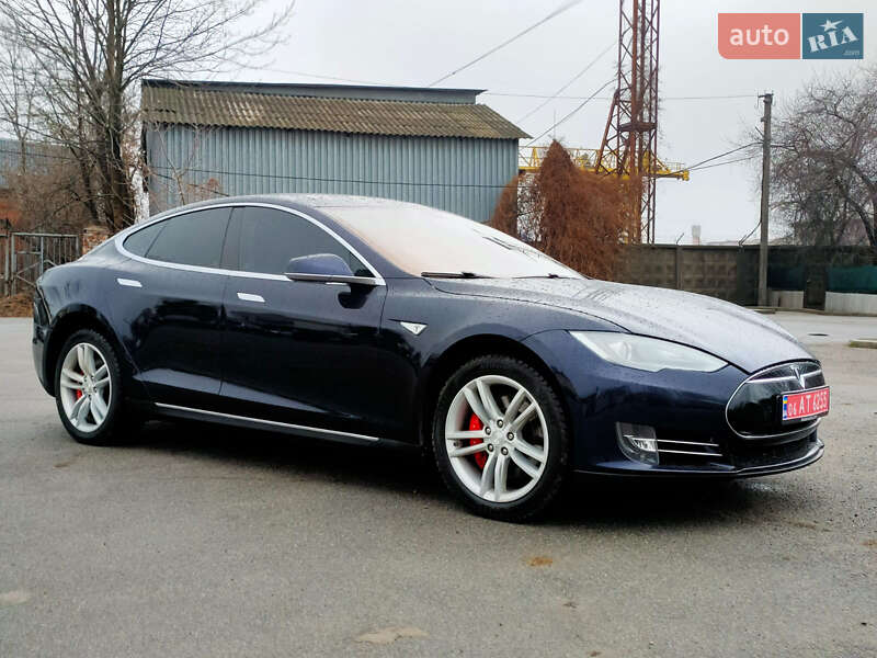 Лифтбек Tesla Model S 2014 в Звягеле