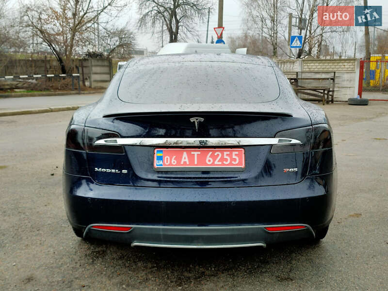 Лифтбек Tesla Model S 2014 в Звягеле