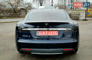Лифтбек Tesla Model S 2014 в 