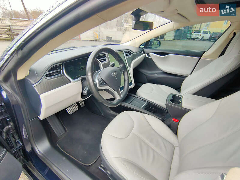 Лифтбек Tesla Model S 2014 в Звягеле