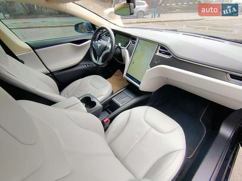 Лифтбек Tesla Model S 2014 в Звягеле