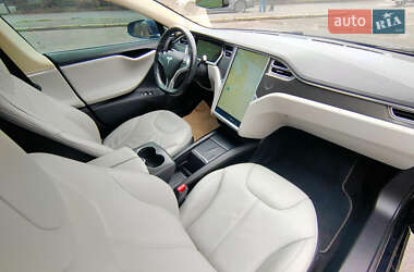 Лифтбек Tesla Model S 2014 в 