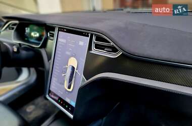 Лифтбек Tesla Model S 2015 в 