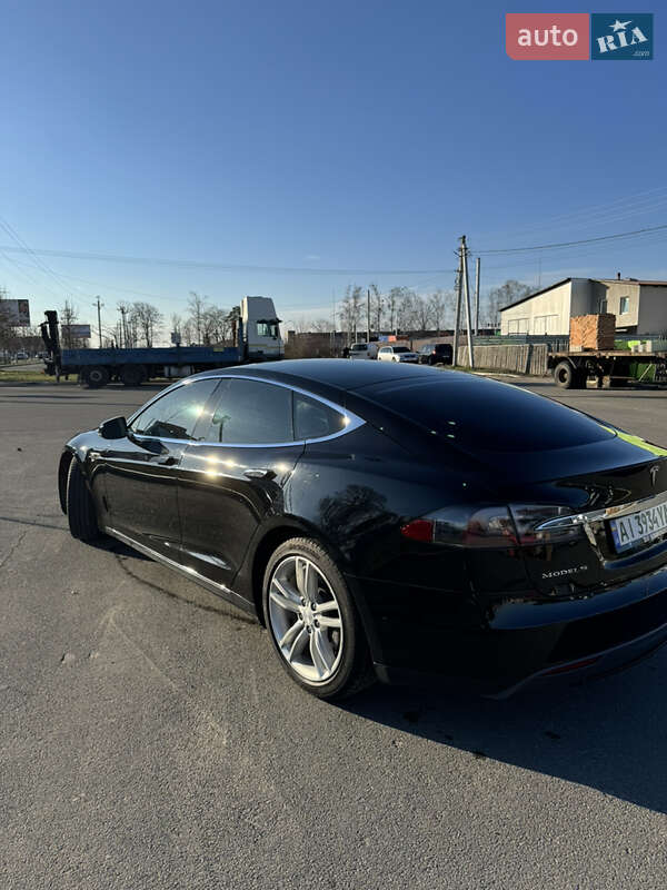 Лифтбек Tesla Model S 2015 в Киеве