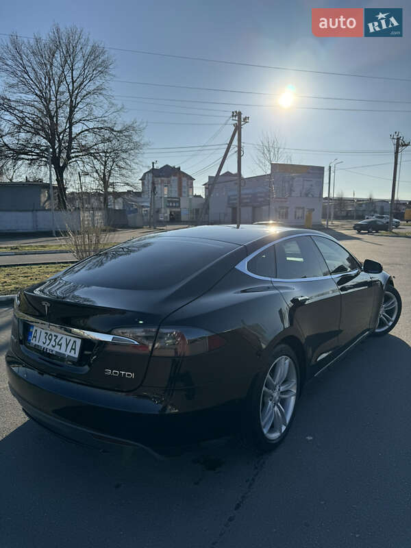 Ліфтбек Tesla Model S 2015 в Києві