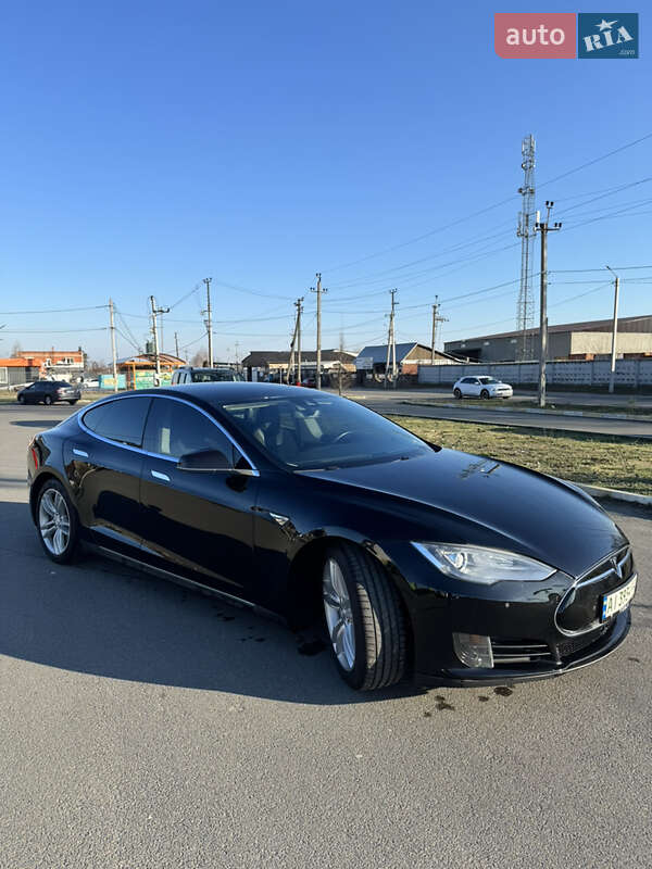 Ліфтбек Tesla Model S 2015 в Києві