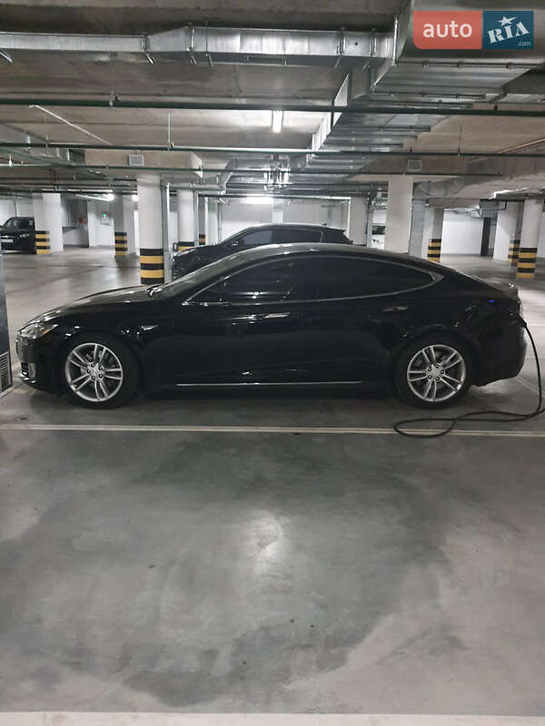 Ліфтбек Tesla Model S 2015 в Києві