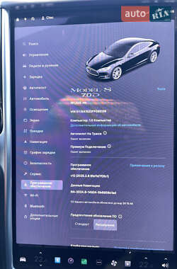 Лифтбек Tesla Model S 2015 в 