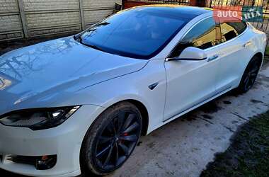 Лифтбек Tesla Model S 2015 в 
