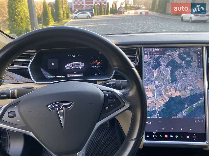 Ліфтбек Tesla Model S 2016 в Києві