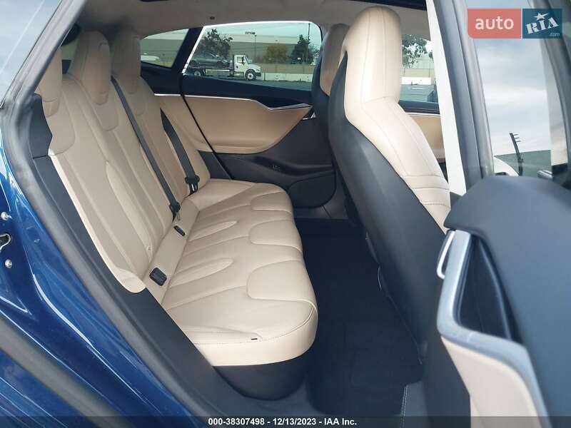 Ліфтбек Tesla Model S 2016 в Дніпрі