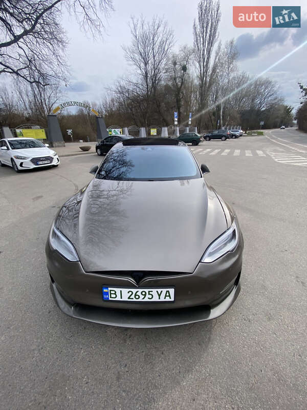 Ліфтбек Tesla Model S 2016 в Полтаві
