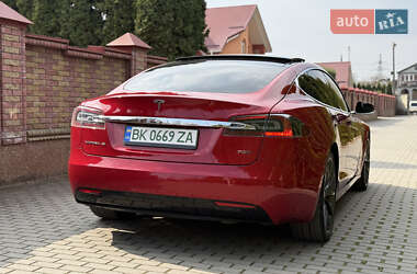 Лифтбек Tesla Model S 2016 в 