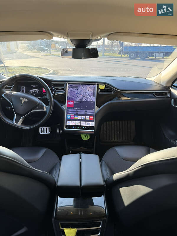 Лифтбек Tesla Model S 2015 в Киеве