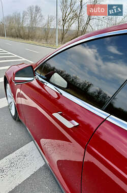 Лифтбек Tesla Model S 2013 в 