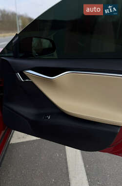 Лифтбек Tesla Model S 2013 в 