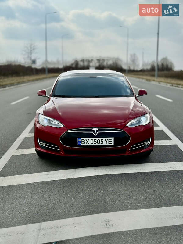 Лифтбек Tesla Model S 2013 в 