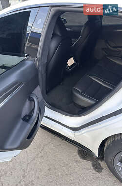 Лифтбек Tesla Model S 2021 в 