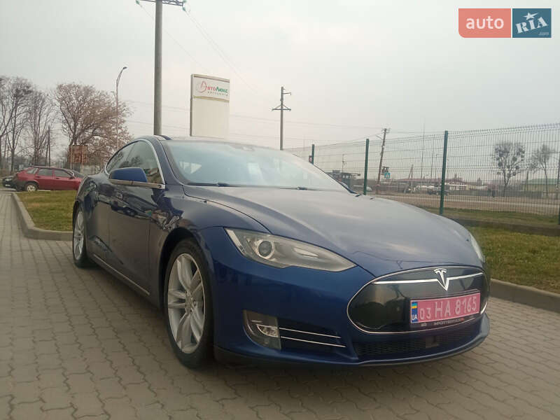 Лифтбек Tesla Model S 2015 в Радехове