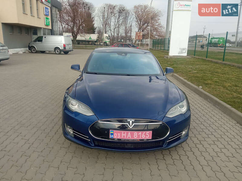 Лифтбек Tesla Model S 2015 в Радехове