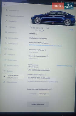Лифтбек Tesla Model S 2015 в 