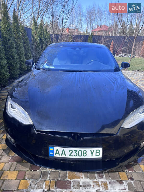 Ліфтбек Tesla Model S 2015 в Києві
