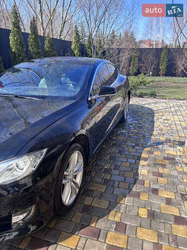 Ліфтбек Tesla Model S 2015 в Києві