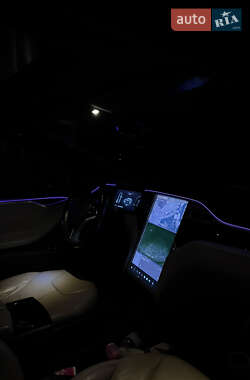 Лифтбек Tesla Model S 2015 в 