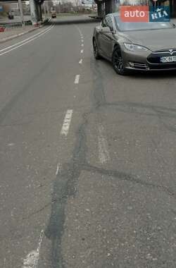Лифтбек Tesla Model S 2016 в 