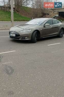 Лифтбек Tesla Model S 2016 в 