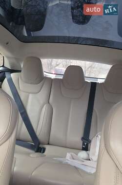 Лифтбек Tesla Model S 2017 в 