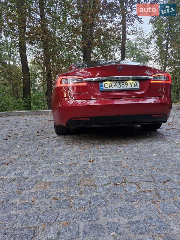 Ліфтбек Tesla Model S 2017 в Каневі
