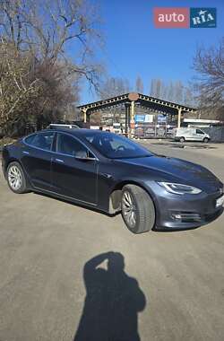 Лифтбек Tesla Model S 2020 в 