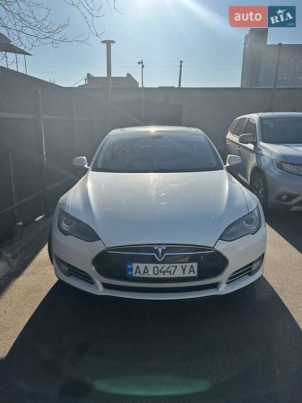 Tesla Model S 2013
