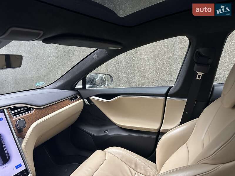 Лифтбек Tesla Model S 2017 в Тернополе