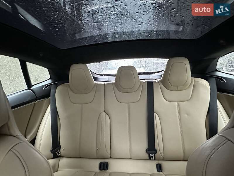 Лифтбек Tesla Model S 2017 в Тернополе