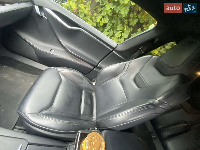 Лифтбек Tesla Model S 2016 в Львове