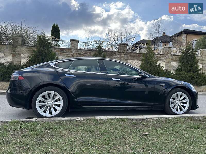 Лифтбек Tesla Model S 2017 в Тернополе
