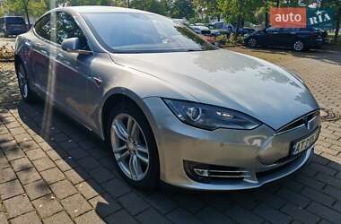 Ліфтбек Tesla Model S 2016 в Тернополі