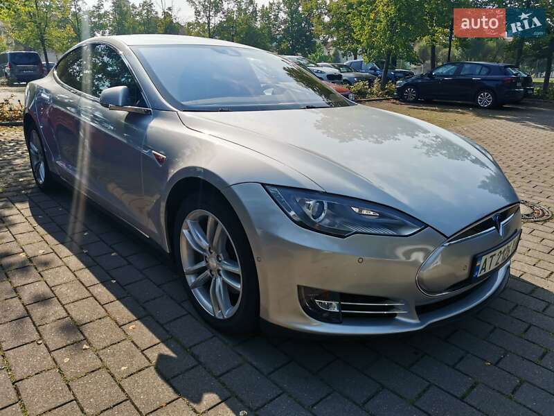 Ліфтбек Tesla Model S 2016 в Тернополі