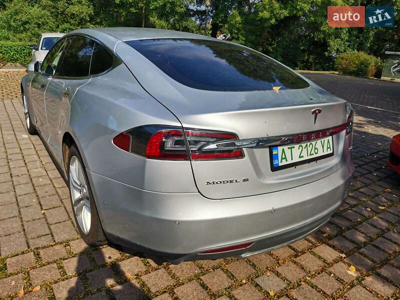 Ліфтбек Tesla Model S 2016 в Тернополі