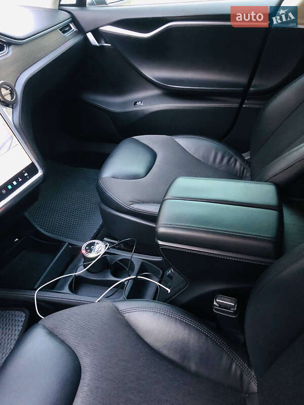 Ліфтбек Tesla Model S 2015 в Миколаєві